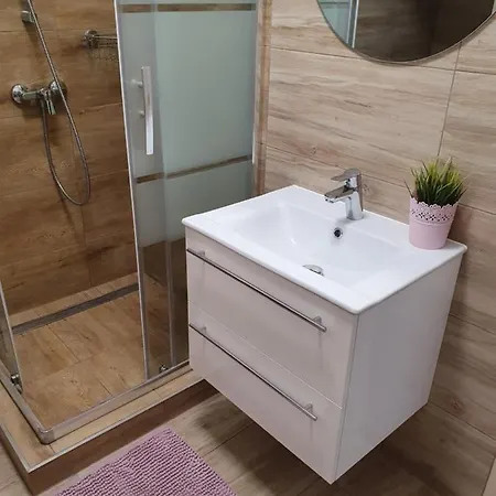 Pinkoczi Apartmanhaz شقة