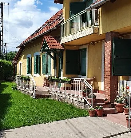 شقة Pinkoczi Apartmanhaz *