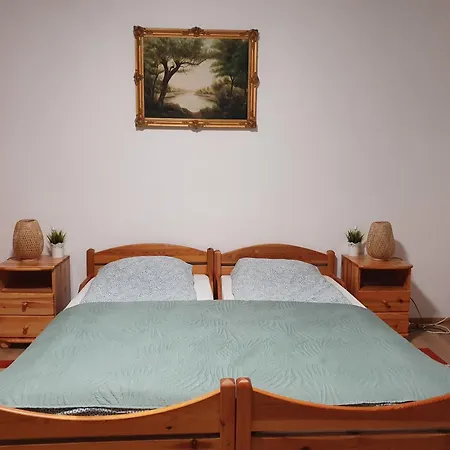 Pinkoczi Apartmanhaz * Balatonalmádi