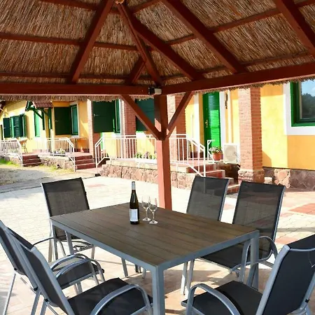 شقة Pinkoczi Apartmanhaz Balatonalmádi